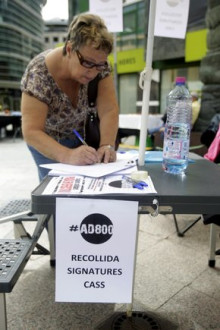 AD800 recull 250 firmes per la transparència de la CASS