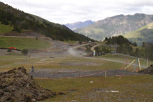 Un home de 38 anys resulta ferit en caure-li a sobre uns troncs a les pistes del Tarter