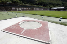 Un petit camp de futbol al Comunal obliga l'atletisme a buscar lloc fora