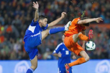 El 'Centenari' Van der Vaart lidera a Holanda (3-0)