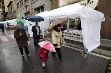 La pluja desdibuixa unes Oh!fertes molt rebaixades