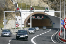 Els automobilistes estrenen el túnel de la Tàpia a Sant Julià