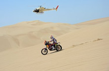 Despres es perd per les dunes i se situa a gairebé nou minuts