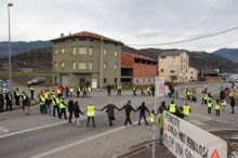 Nou tall dels veïns a la N-260 per reclamar la rotonda