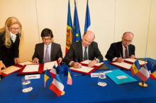 Cinca i Moscovici signen l'acord per evitar la doble imposició