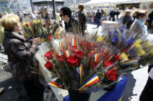 El bon temps acompanya la Diada de Sant Jordi a les principals places del país