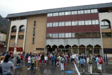 El comú de Sant Julià, contrari al tancament de l'escola espanyola 