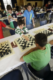 El campionat d'escacs confia en arribar als cent escolars