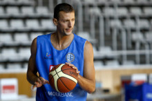 El River afronta amb prudència el debut a la pista de l'Ourense