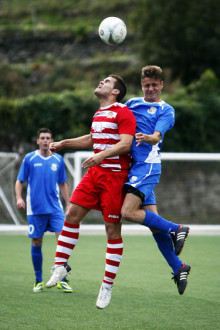 Lusitans i Sant Julià aprofiten el 0-0 en el derbi colomenc per escapar-se