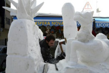El Pas ressuscita les escultures de neu