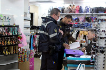 Treball clandestí, denúncies i aldarulls al primer basar xinès