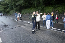 L'aigua trenca el paviment de la carretera de l'Obac