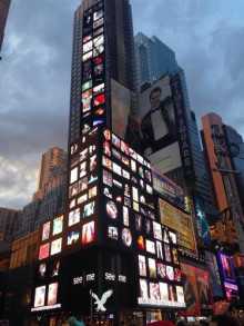 Times Square mostra tres obres de Martin Blanco 