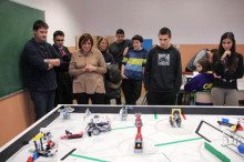 Nou equips participaran al primer torneig de robòtica