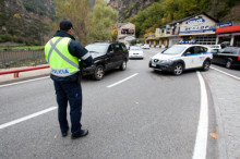 Detinguts un pare i el seu fill per agressions i amenaces 