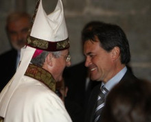 El copríncep episcopal i Bartumeu feliciten Artur Mas
