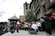 La plaça Major s'omple per escoltar les Caramelles