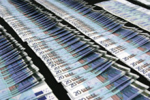 Detinguts dos espanyols que volien estafar 460 milions d'euros a un banc