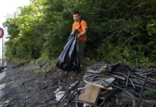 Els voluntaris de Fem Net netegen diverses zones del país