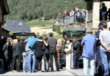 Multitudinari comiat a les víctimes d'Heliand