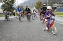 Uns 300 ciclistes reivindiquen la bicicleta com a mitjà de transport