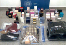 Dos detinguts per robar més de 2.800 euros en perfums i roba