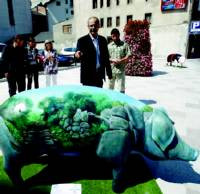 Les figures de Lalín Pork Art envaeixen l'avinguda Carlemany