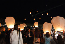 Centenars de fanals il·luminen el Centre Històric d'Andorra la Vella