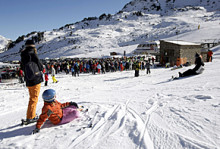 Fins a 4.000 esquiadors, malgrat les poques pistes obertes
