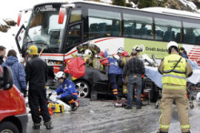El xoc entre un cotxe i un autobús assoleix el rècord de sinistres greus