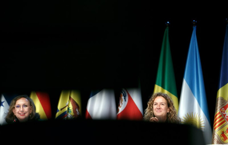 La secretària general iberoamericana, Rebeca Grynspan, i la ministra de Medi Ambient, Silvia Calvó, ahir.
