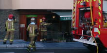 Els Bombers extingeixen un incendi produït a l’edifici Avet Verd de Fiter i Rossell