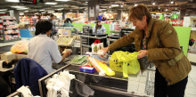 L’Executiu obliga a informar sobre la regulació de les bosses de plàstic