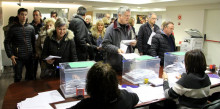 Els residents comencen a votar al consolat