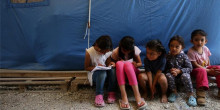 El Govern garanteix l’admissió dels refugiats a qualsevol escola el país