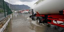 Veïns i botiguers de Santa Coloma temen més inundacions