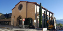 Renovació de la pintura a la façana de la Sala de Sant Domènec
