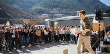 Més de 200 estudiants alcen la veu a favor del medi ambient