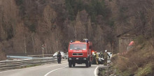 Aparatós accident a la CG2 amb dos ferits lleus i un cotxe bolcat