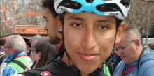 Egan Bernal aixeca el títol de campió als Camps Elisis