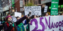 Feministes catalanes munten un bus cap Andorra per exigir l’avortament