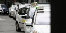 Els taxistes i Gallardo negocien una central única i una ‘app’ conjunta