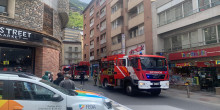 Trànsit restablert a Escaldes-Engordany després d'un incendi a l'avinguda de les Escoles