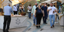 El Mercat de la Vall omple de gent el centre històric d'Andorra la Vella