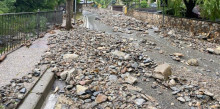 Una esllavissada de terra i pedres a la CG-6 fa que es talli la carretera