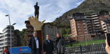 Homenatge a les víctimes de la Covid a la laurediana plaça del Solà