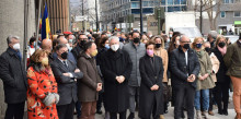 Unes 200 persones es concentren davant del Govern per demanar la pau a Ucraïna