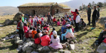 Una seixantena d’escolars visiten l’orri d’Encenrera