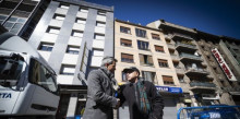 A l’espera les obres del costat de l’edifici de l’av. de Santa Coloma